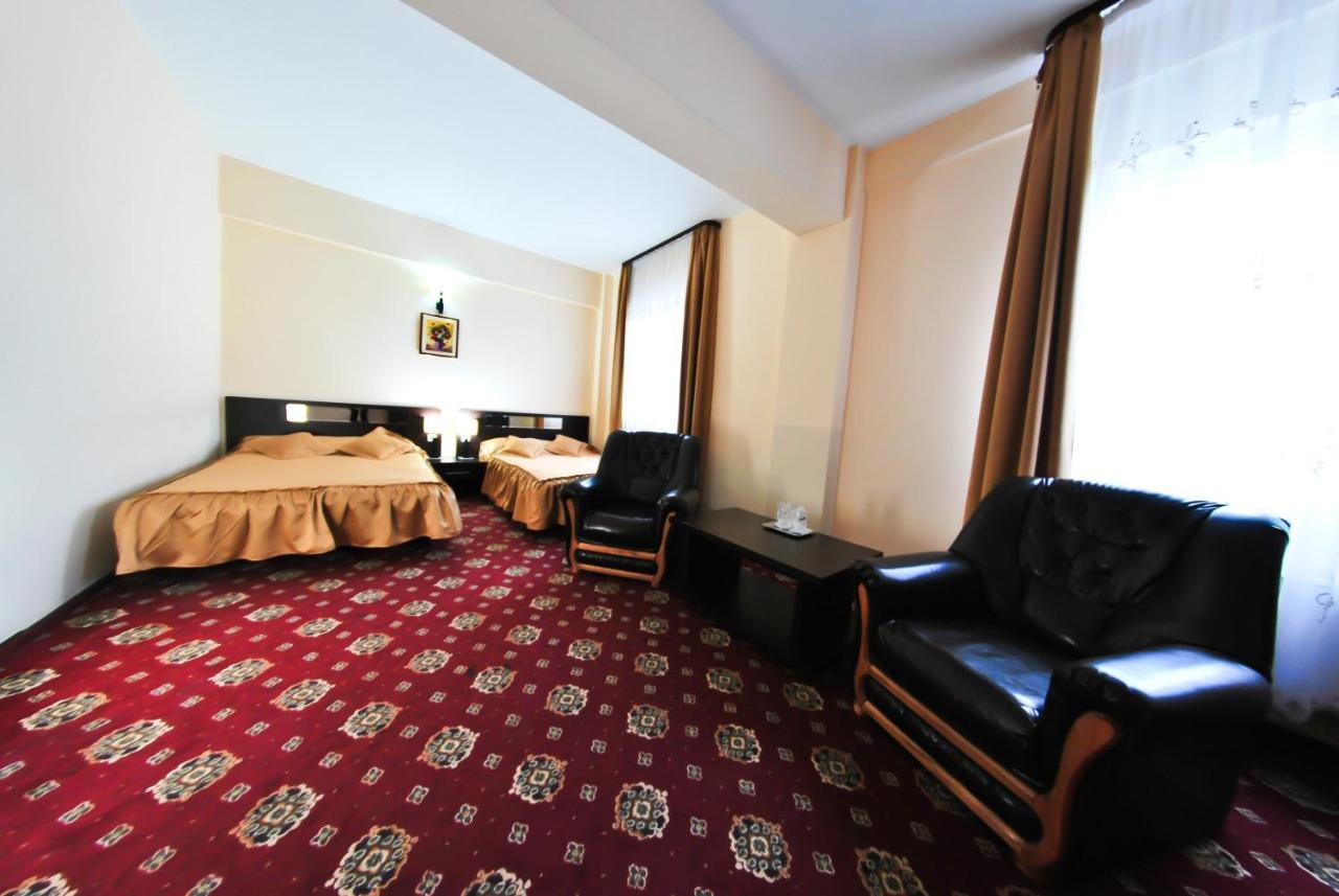 Hotel Magic Gt Trivale Питешти Экстерьер фото