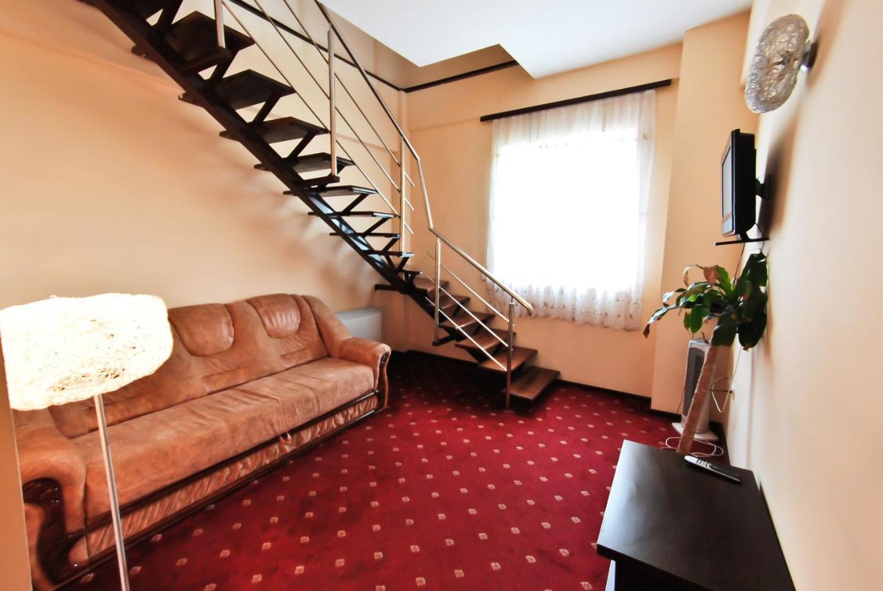Hotel Magic Gt Trivale Питешти Экстерьер фото