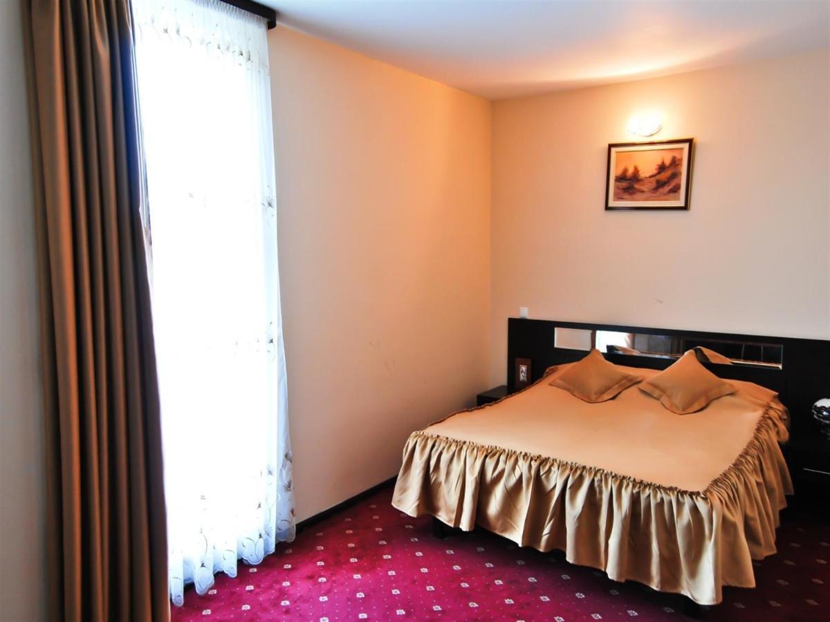 Hotel Magic Gt Trivale Питешти Экстерьер фото