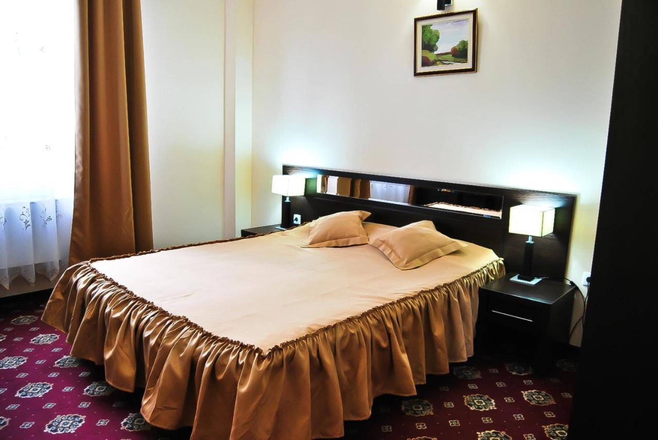 Hotel Magic Gt Trivale Питешти Экстерьер фото