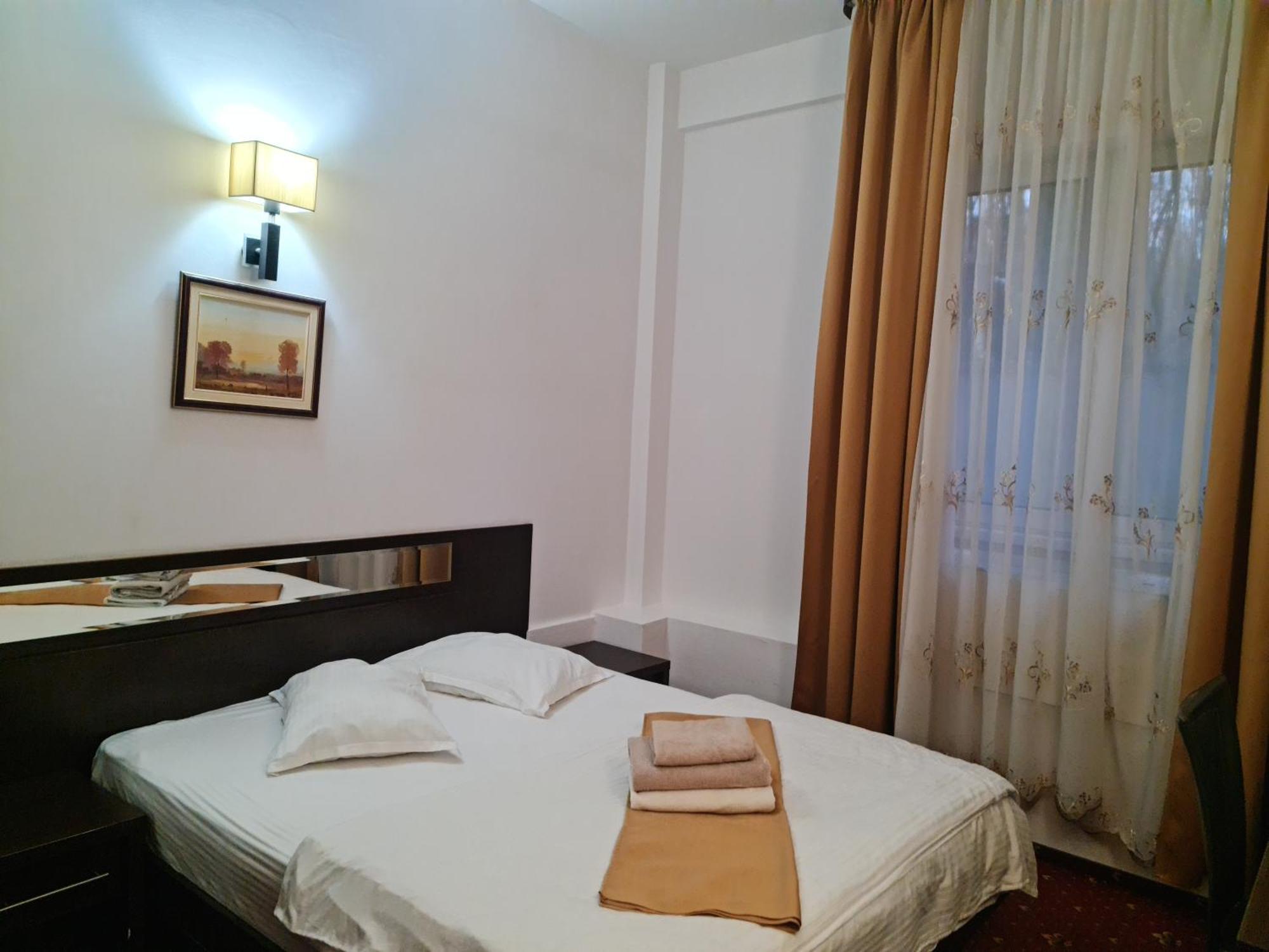Hotel Magic Gt Trivale Питешти Экстерьер фото
