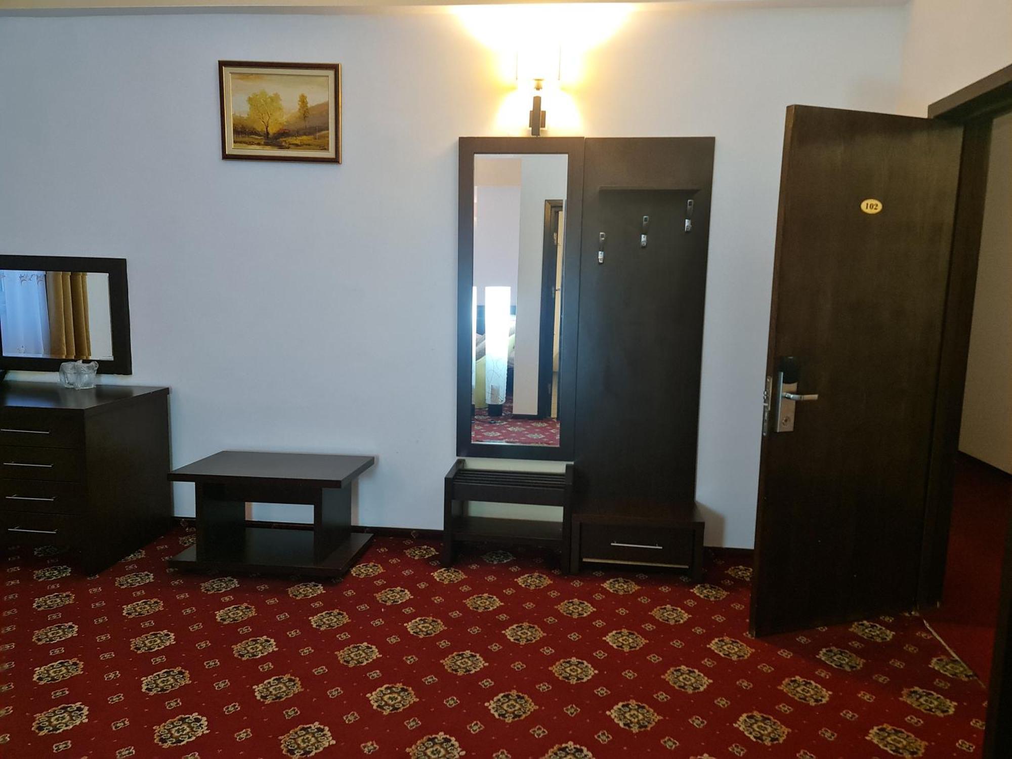 Hotel Magic Gt Trivale Питешти Экстерьер фото