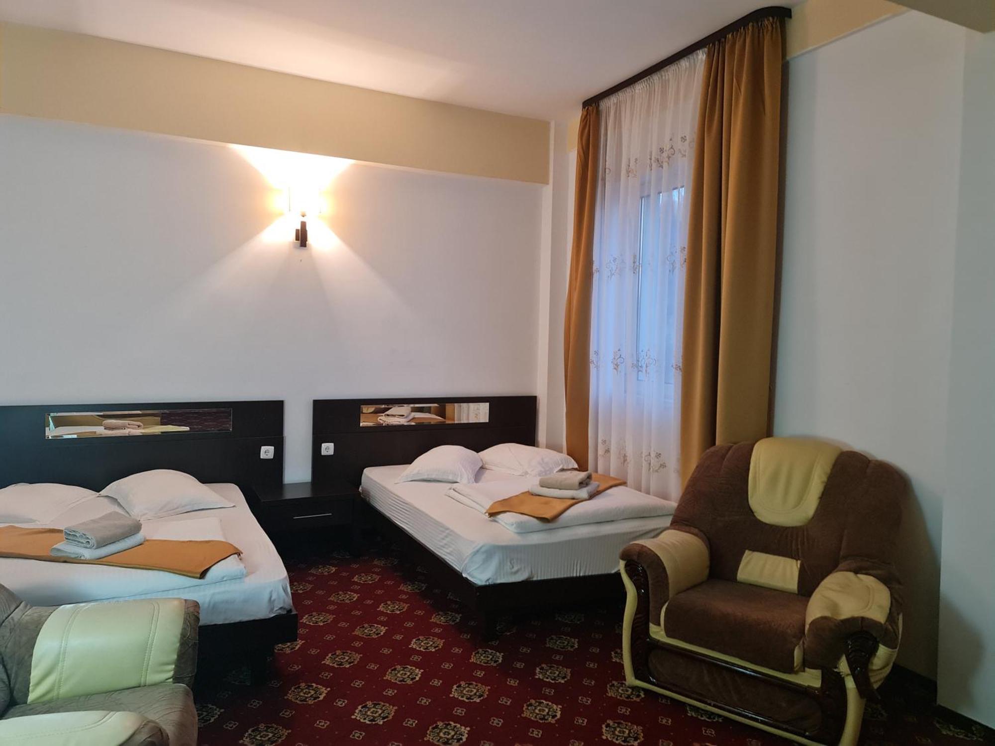 Hotel Magic Gt Trivale Питешти Экстерьер фото
