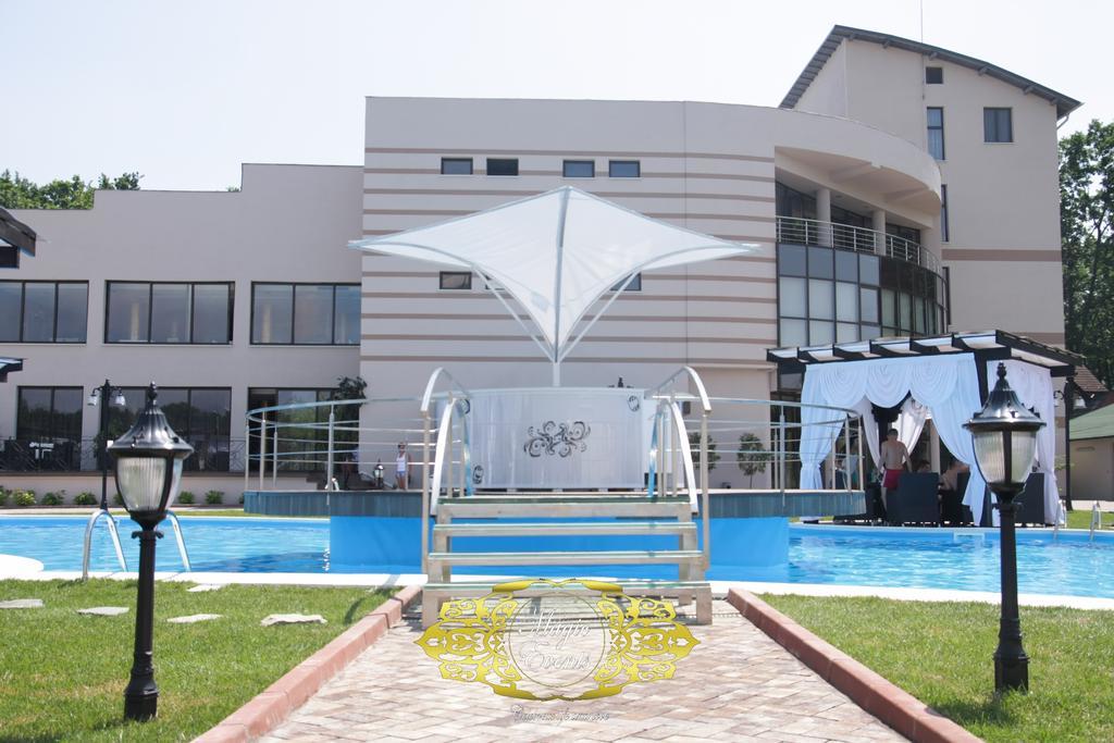 Hotel Magic Gt Trivale Питешти Экстерьер фото