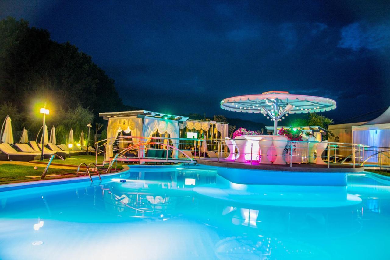 Hotel Magic Gt Trivale Питешти Экстерьер фото